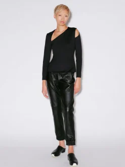 ASYMMETRIC CUTOUT TOP