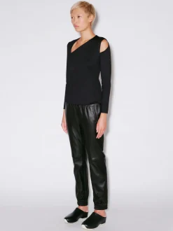 ASYMMETRIC CUTOUT TOP