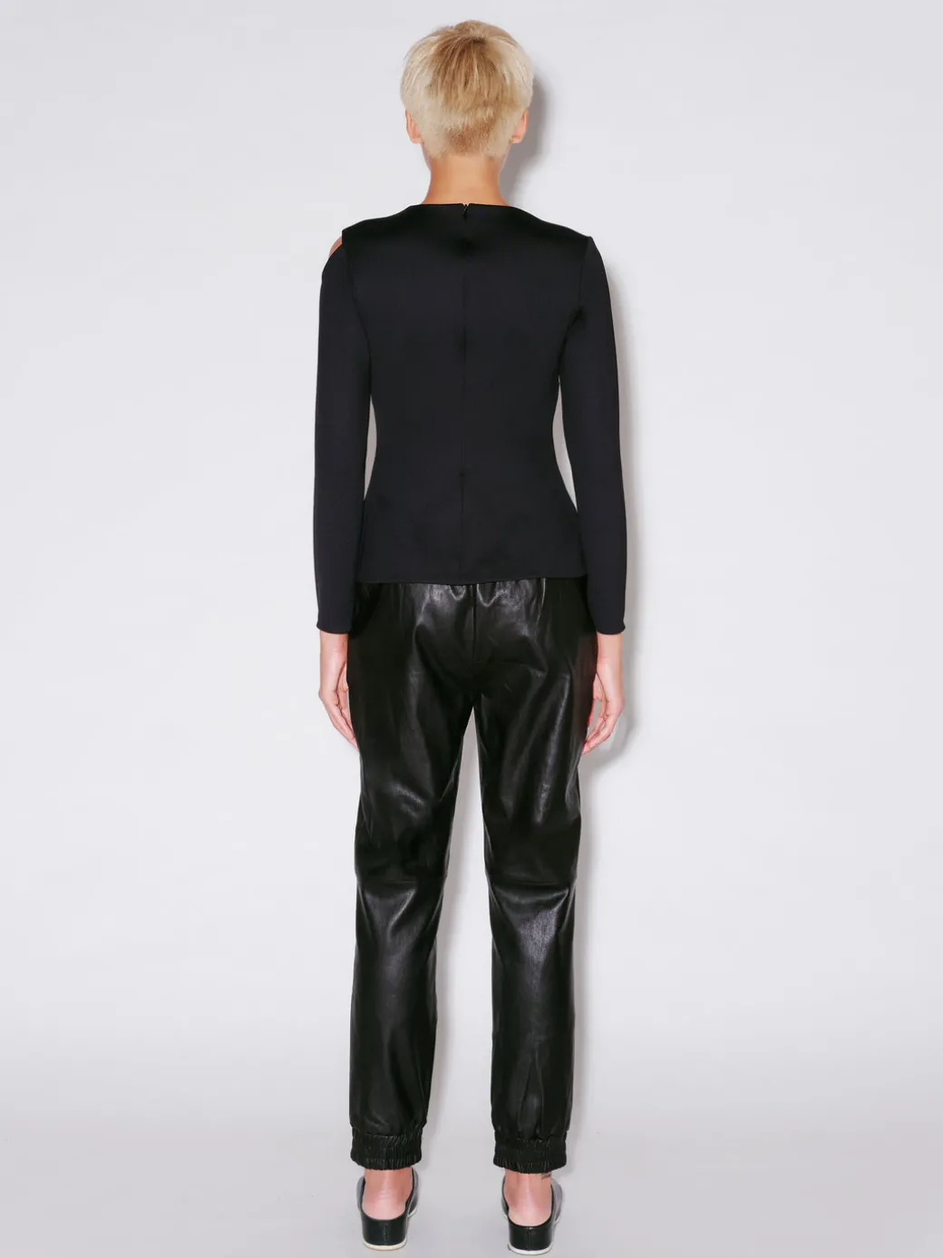 ASYMMETRIC CUTOUT TOP