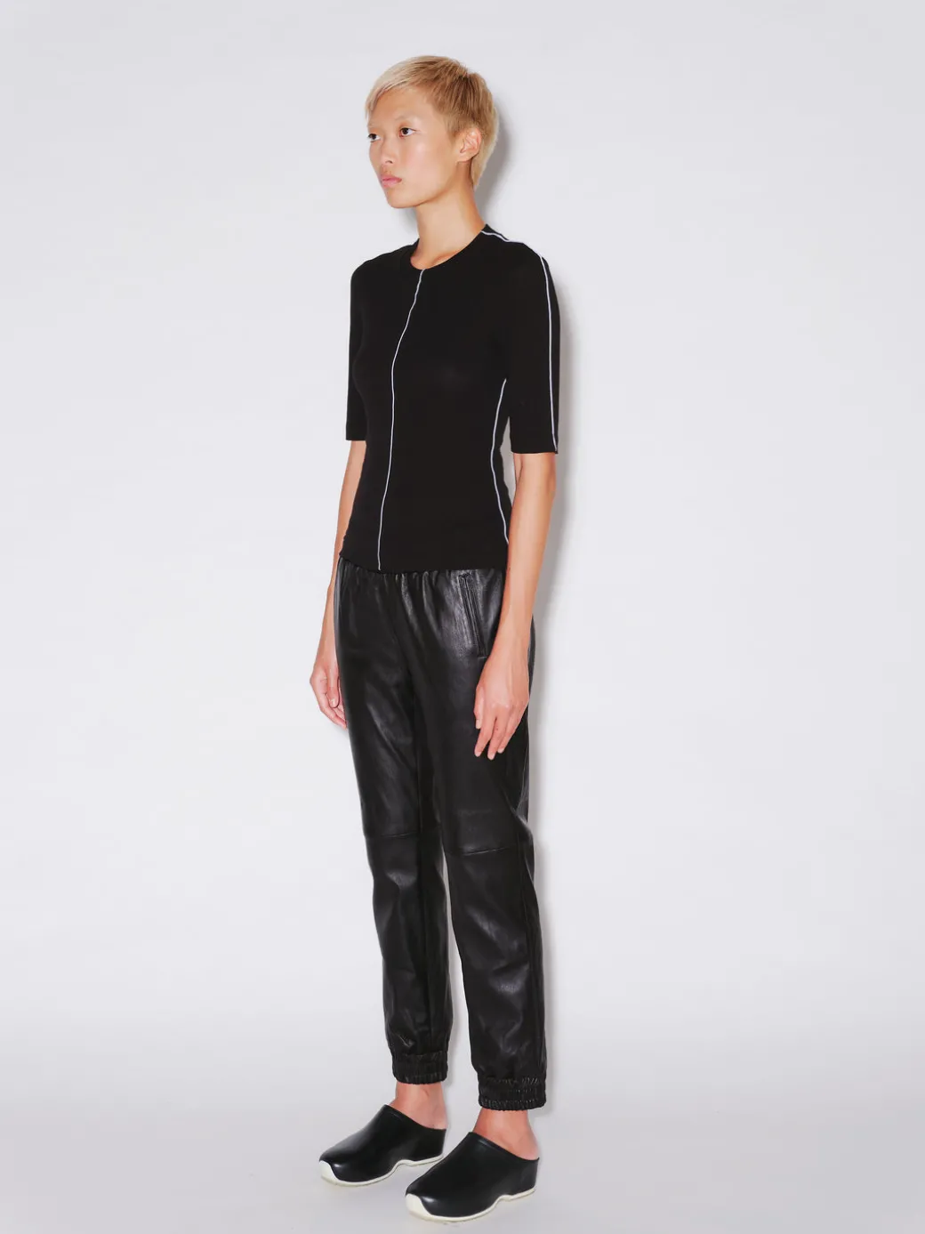 CONTRAST STITCH T-SHIRT