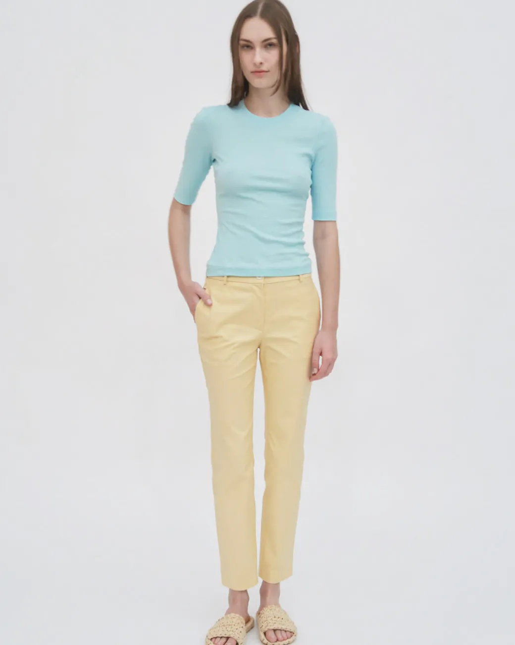 CROPPED SLEEVE T-SHIRT