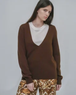 DEEP V-NECK PULLOVER