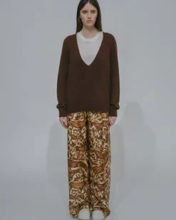DEEP V-NECK PULLOVER