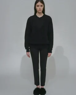 DEEP V-NECK PULLOVER