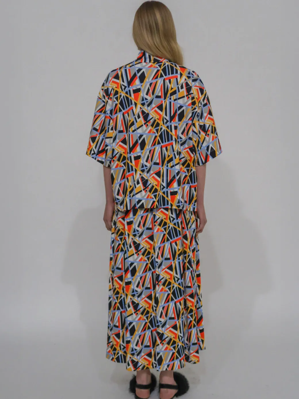 PULL-ON PLEATED MAXI SKIRT - ABSTRACT PAINT LINES