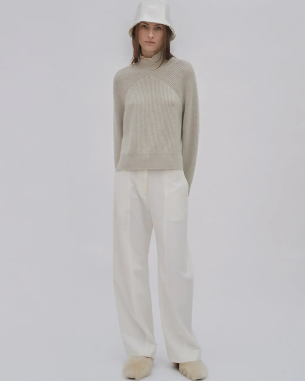 RIBBED PANELED TURTLENECK