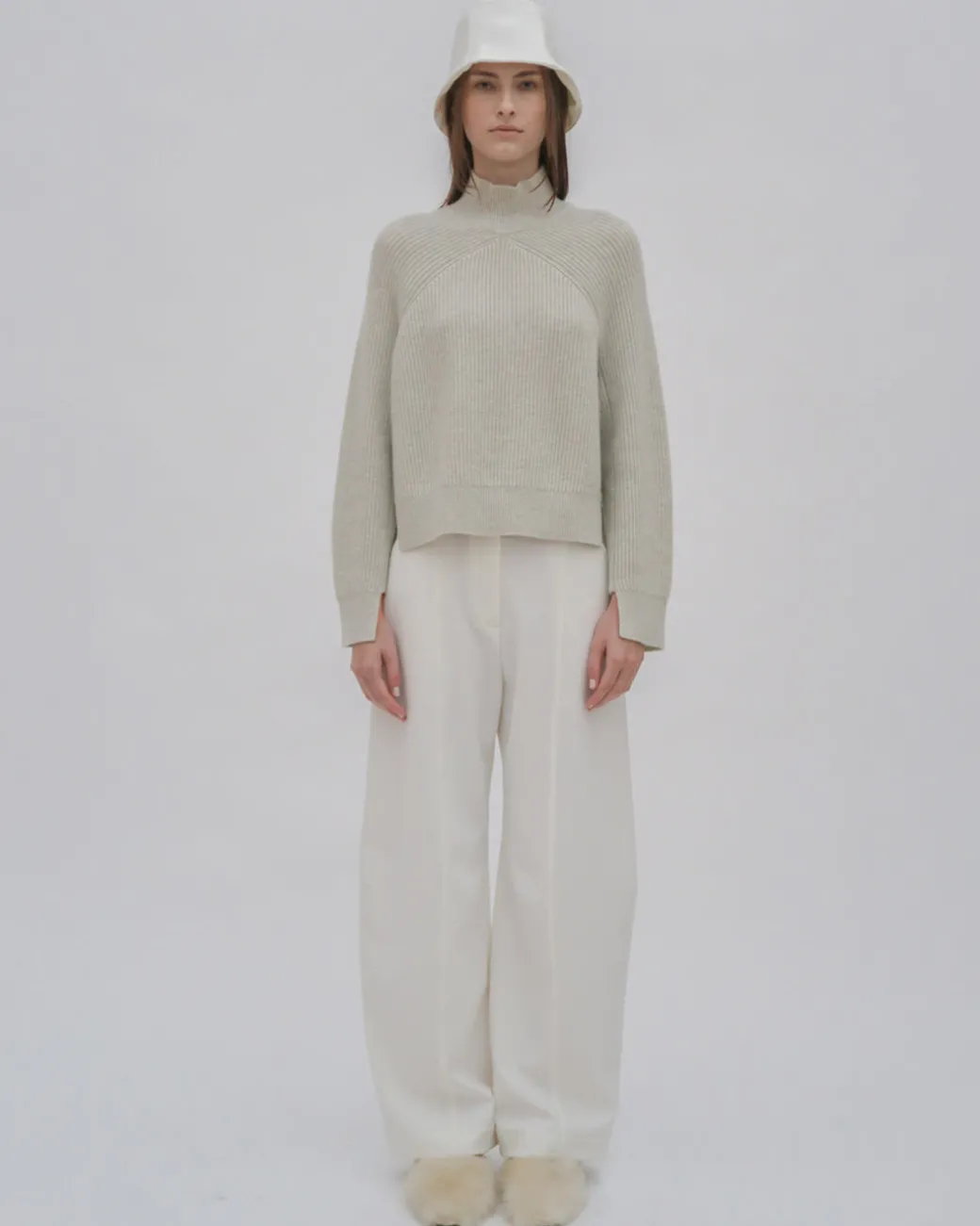 RIBBED PANELED TURTLENECK