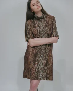 TURTLENECK SHIFT DRESS - WOODGRAIN