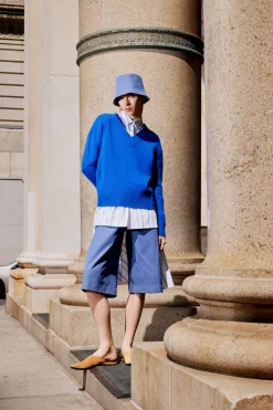 V-NECK PULLOVER