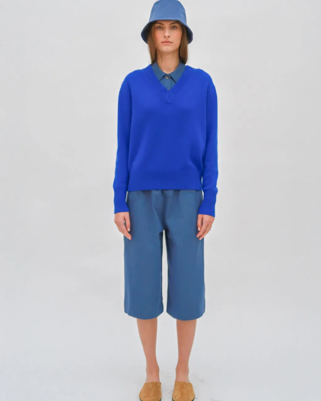 V-NECK PULLOVER