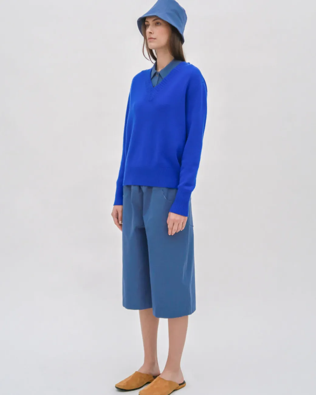 V-NECK PULLOVER